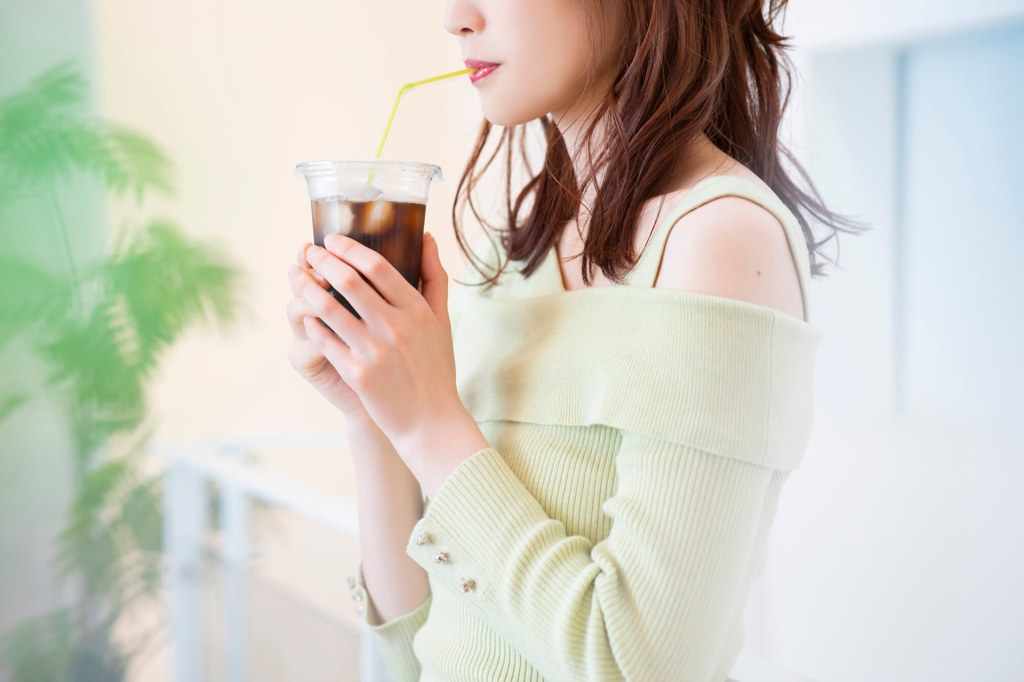逆効果になることも？バストアップを目指す人が避けたいお茶・飲み物