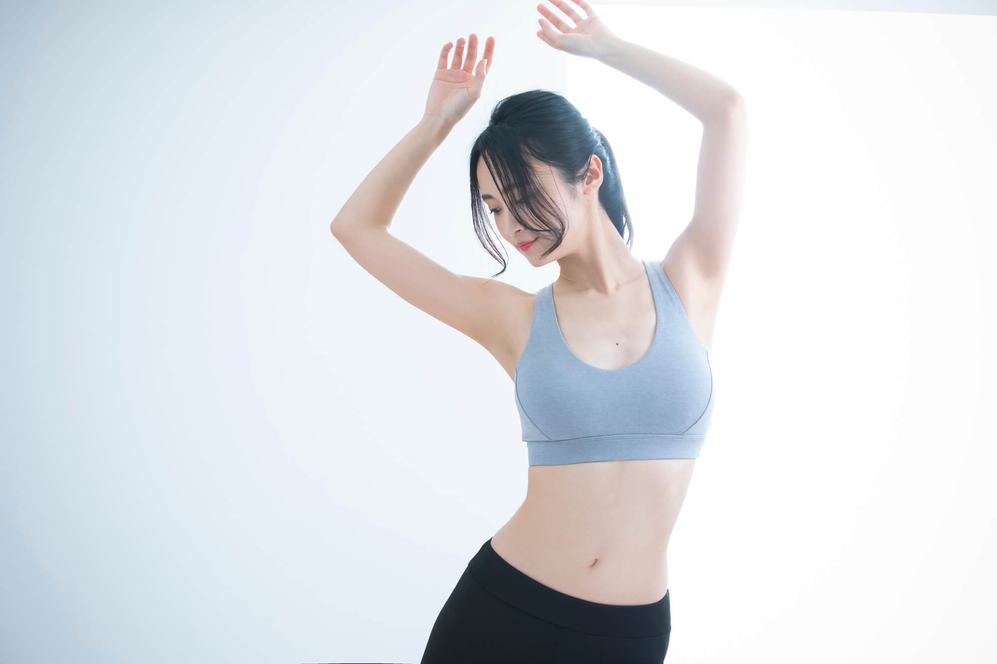 バストアップ体操6選！自宅で座ったまま簡単にできるトレーニングや効果が出るポイントなど解説