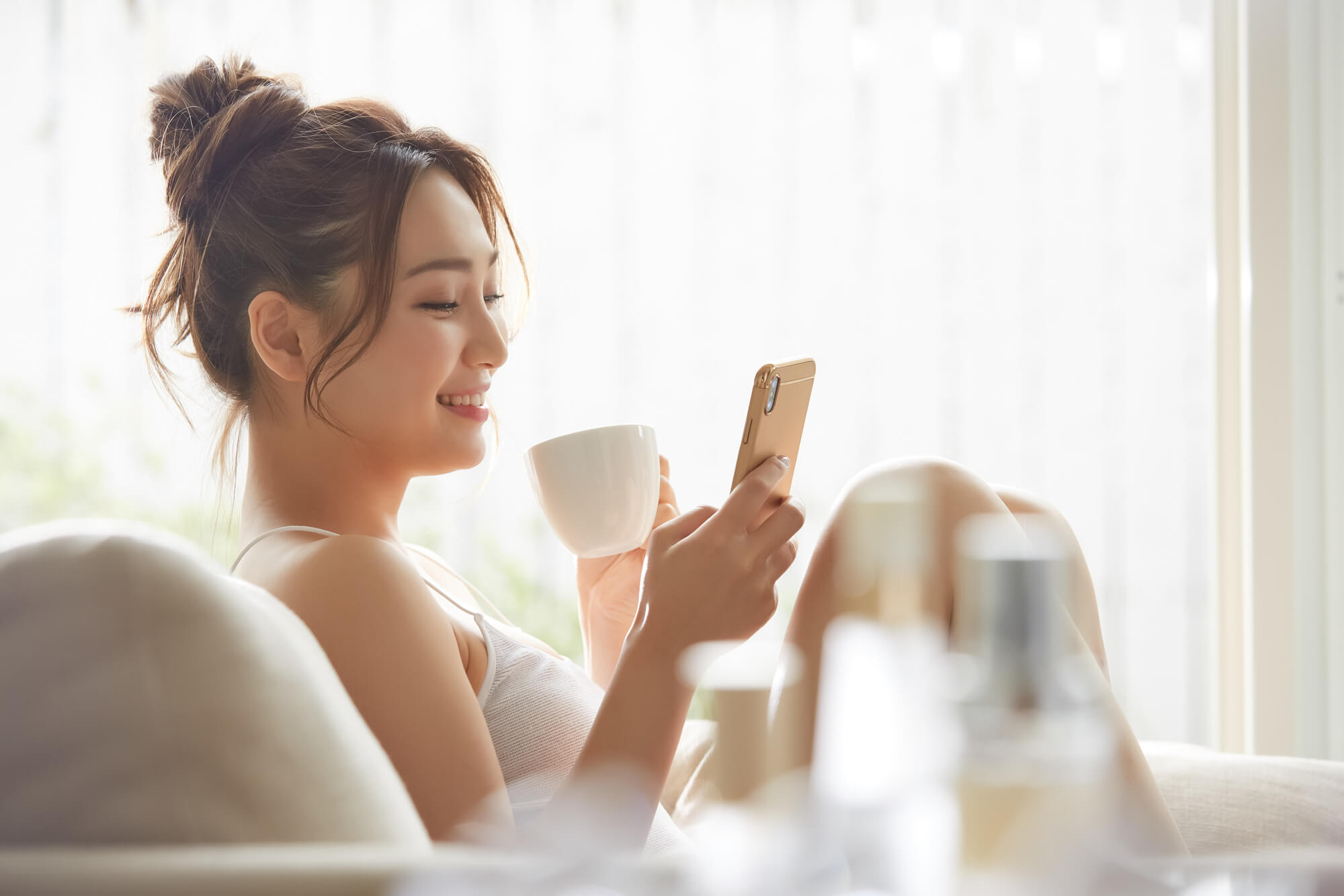 なぜ胸に肉がつかないのかについての原因やバストアップの方法について解説
