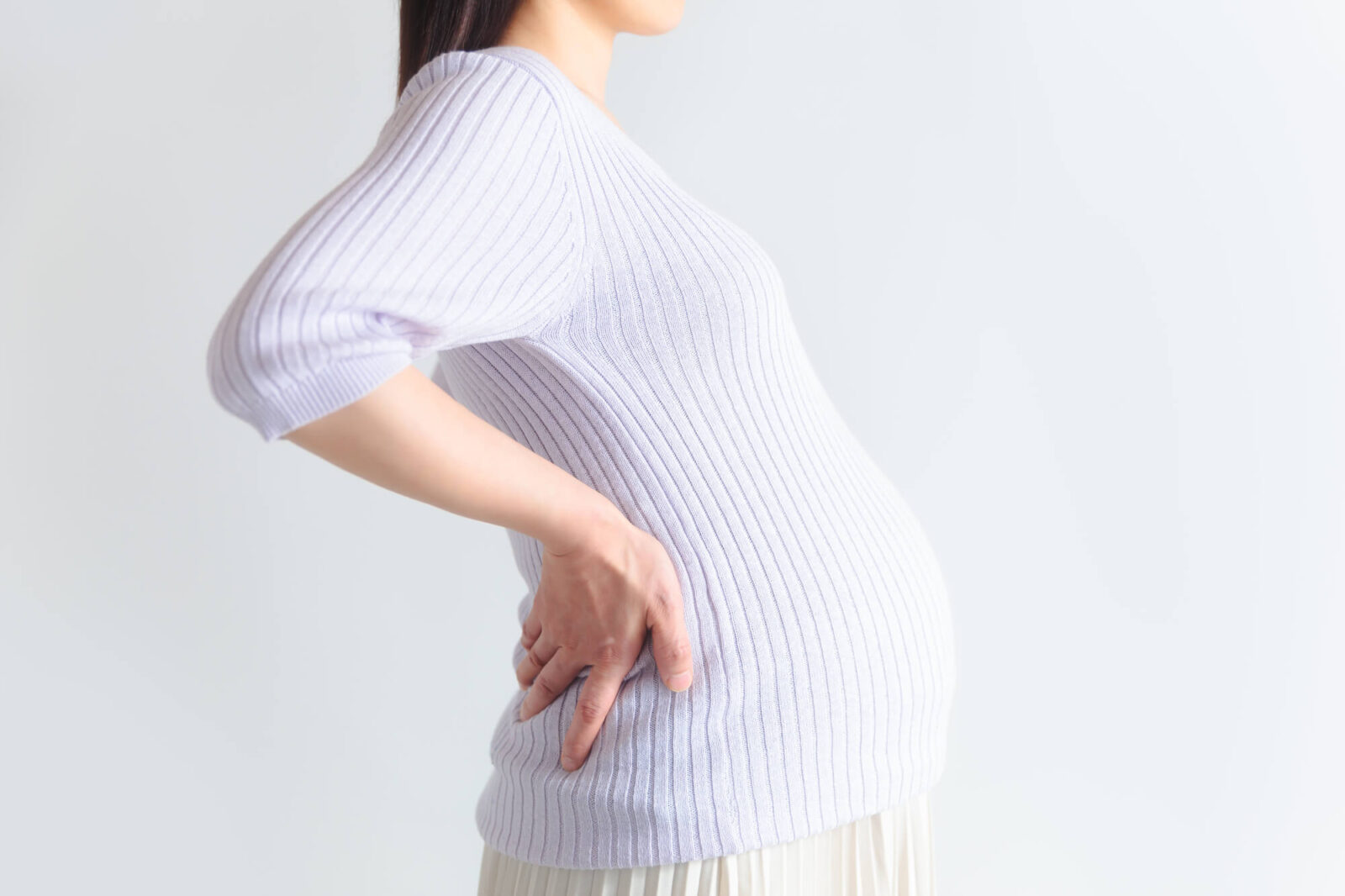 反り腰はバストにどう影響する?
