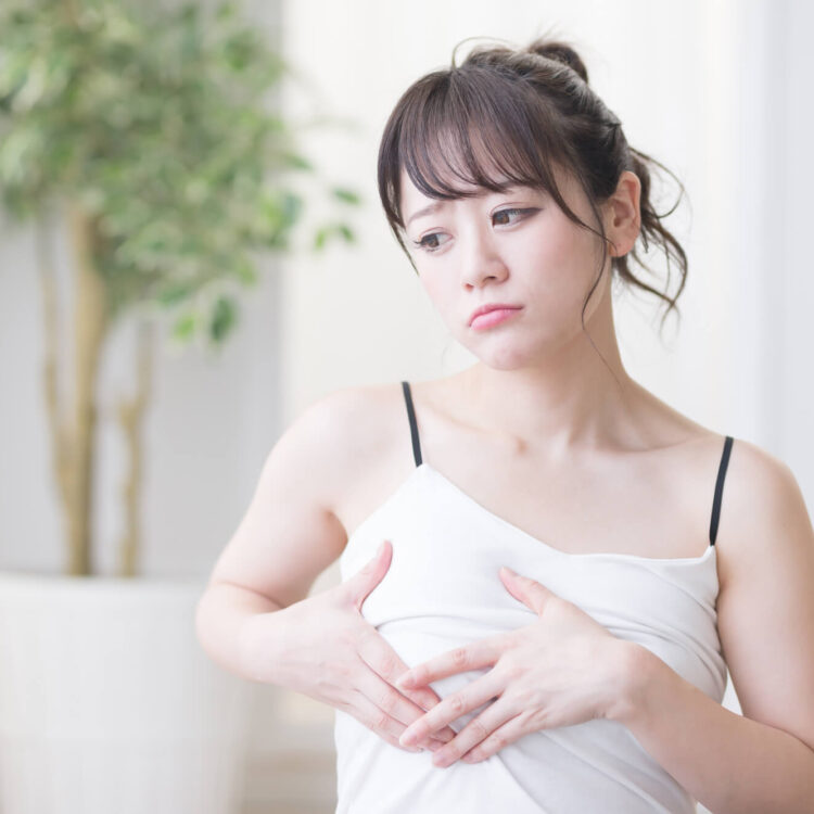 豊胸って実際どうなの？リスクや副作用について解説！