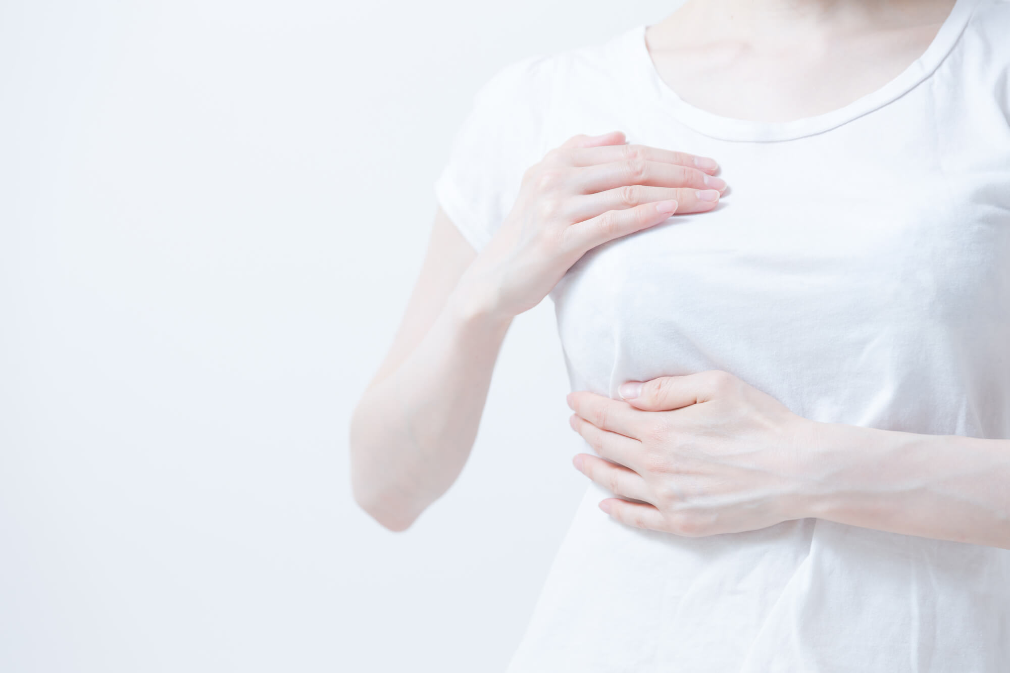 マイクロカレントはバストケアにも効果的