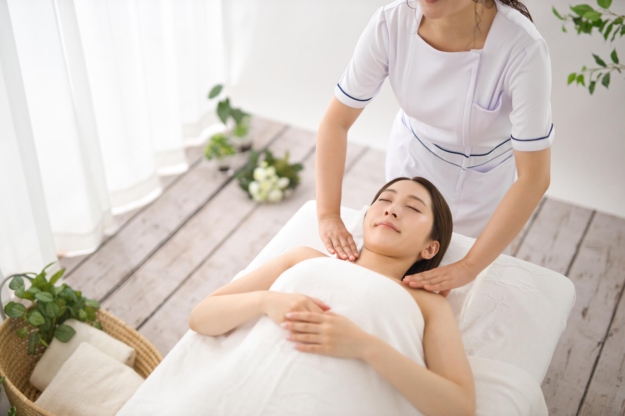 ダウンタイムや副作用が心配な方はバストアップ専門サロンもおすすめ