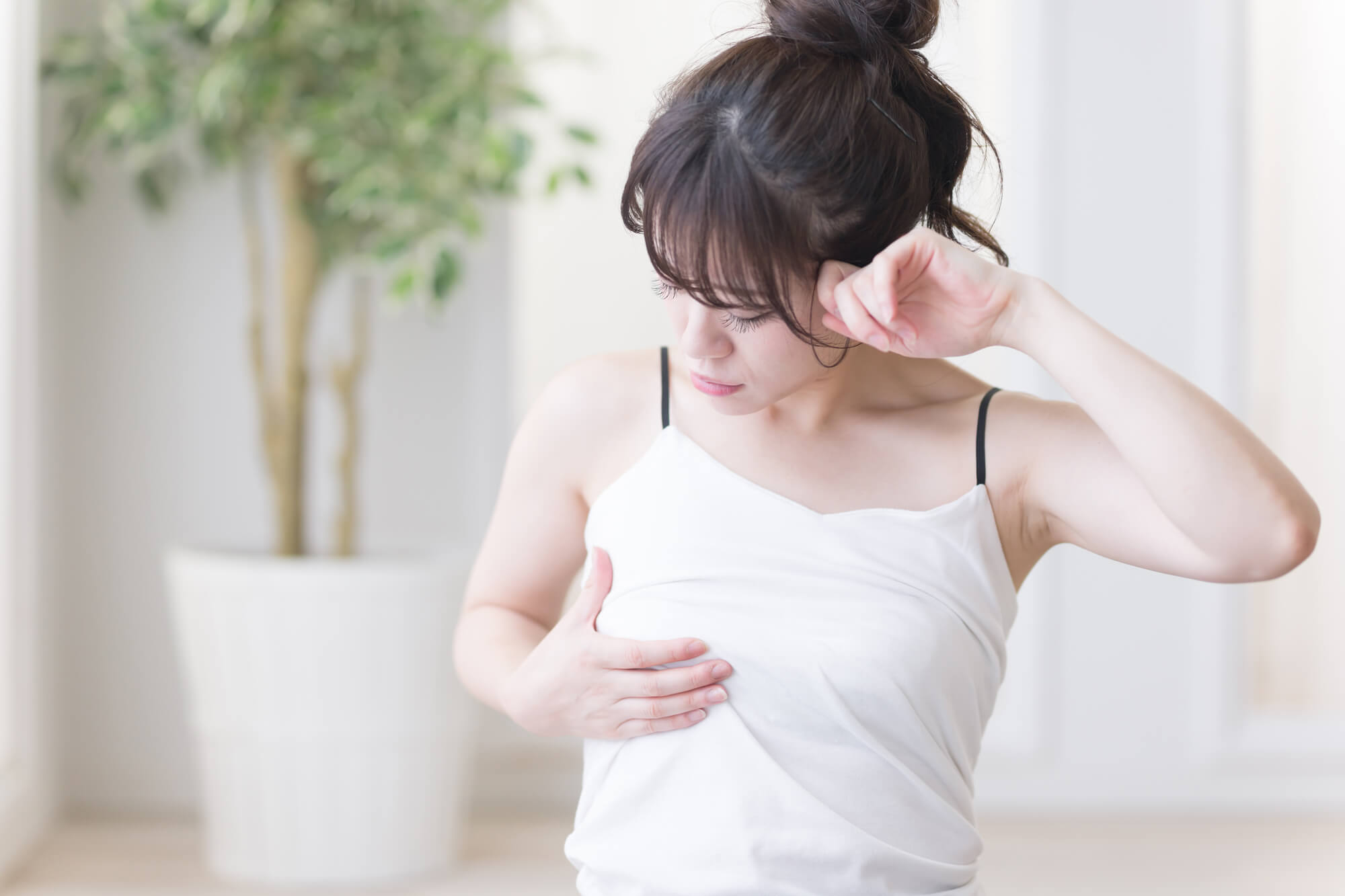 胸の左右差は多くの女性が抱える悩み