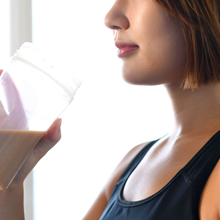 育乳にはプロテインが効果あり？種類や選び方のポイントも解説