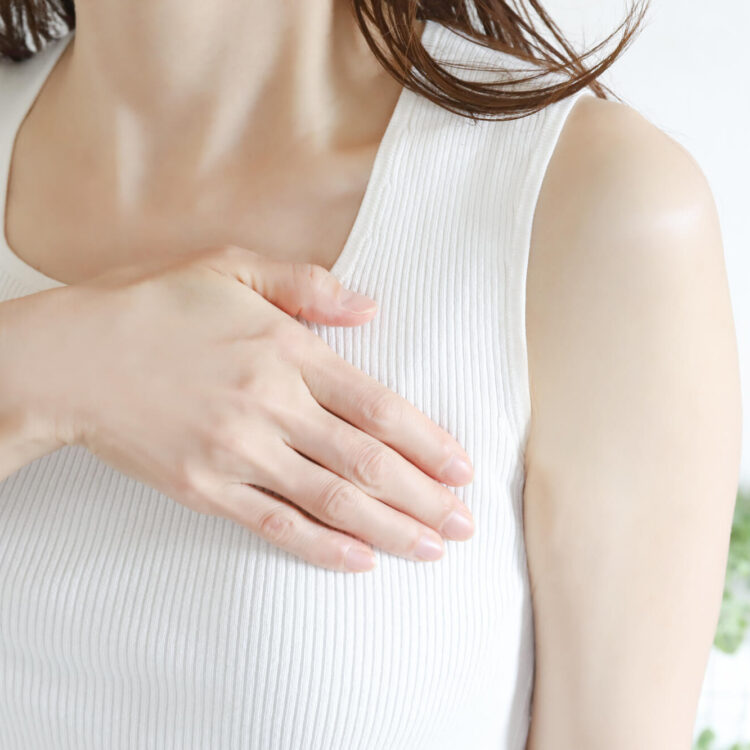 垂れ乳(たれ乳）を改善する方法とは？原因や対策など分かりやすく解説のイメージ